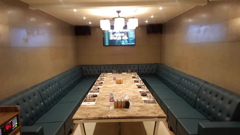 강남달토 단체 전용 대형룸 에메랄드
